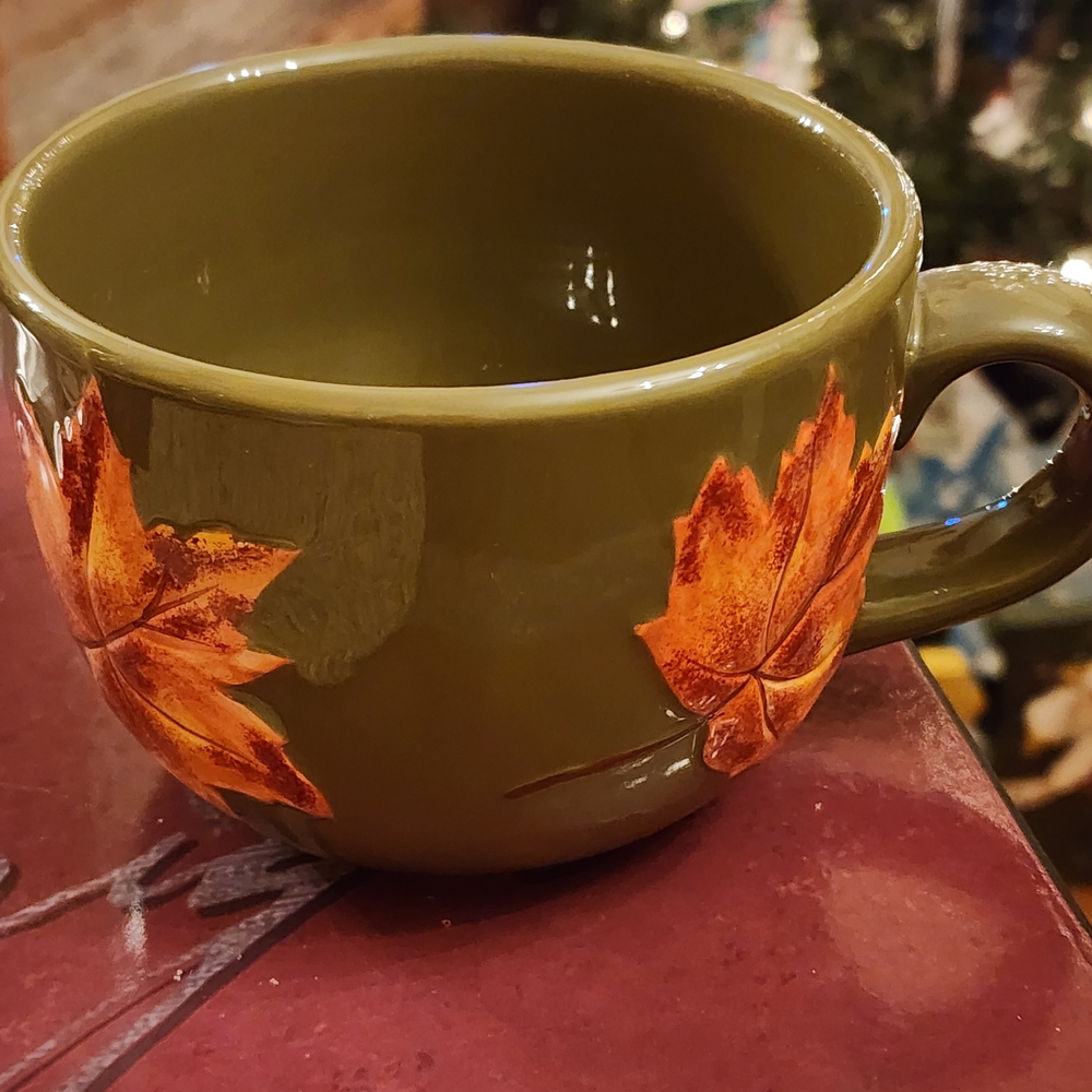 Green Mug with Autumn Leaf Design